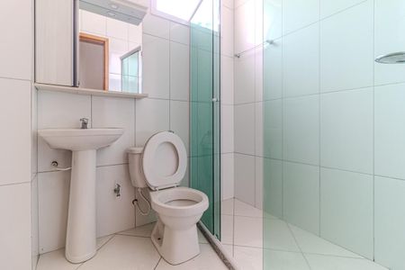 Banheiro de apartamento para alugar com 1 quarto, 48m² em República, São Paulo