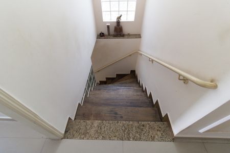 Casa para alugar com 150m², 3 quartos e 2 vagas Casa para alugar com 150m², 3 quartos e 2 vagasEscada