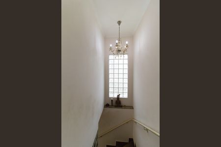 Casa para alugar com 150m², 3 quartos e 2 vagas Casa para alugar com 150m², 3 quartos e 2 vagasEscada