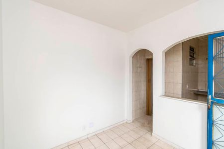 Sala de casa para alugar com 1 quarto, 27m² em Cordovil, Rio de Janeiro