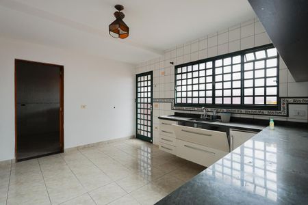 Casa à venda com 510m², 4 quartos e 8 vagas Casa à venda com 510m², 4 quartos e 8 vagasCozinha