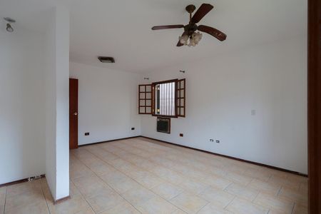 Casa à venda com 510m², 4 quartos e 8 vagas Casa à venda com 510m², 4 quartos e 8 vagasSuíte