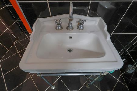 Casa à venda com 510m², 4 quartos e 8 vagas Casa à venda com 510m², 4 quartos e 8 vagasBanheiro da suíte