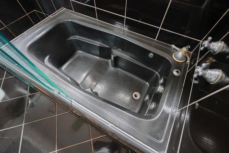 Casa à venda com 510m², 4 quartos e 8 vagas Casa à venda com 510m², 4 quartos e 8 vagasBanheiro da suíte