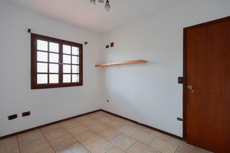 Casa à venda com 510m², 4 quartos e 8 vagas Casa à venda com 510m², 4 quartos e 8 vagasQuarto 1