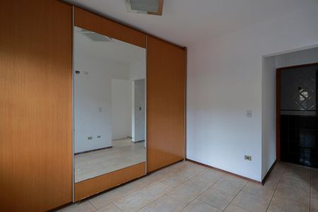 Casa à venda com 510m², 4 quartos e 8 vagas Casa à venda com 510m², 4 quartos e 8 vagasCloset da suíte