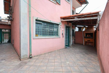 Casa à venda com 510m², 4 quartos e 8 vagas Casa à venda com 510m², 4 quartos e 8 vagasQuintal e área de lazer