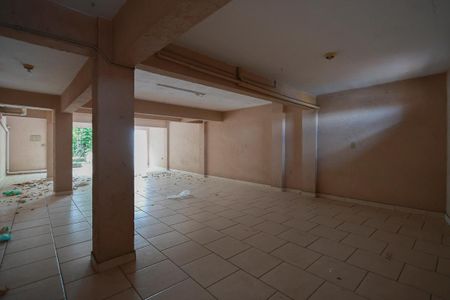 Casa à venda com 510m², 4 quartos e 8 vagas Casa à venda com 510m², 4 quartos e 8 vagasGaragem 1