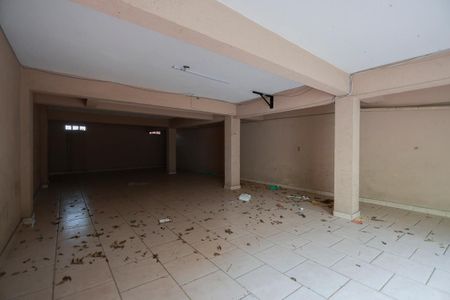 Casa à venda com 510m², 4 quartos e 8 vagas Casa à venda com 510m², 4 quartos e 8 vagasGaragem 1