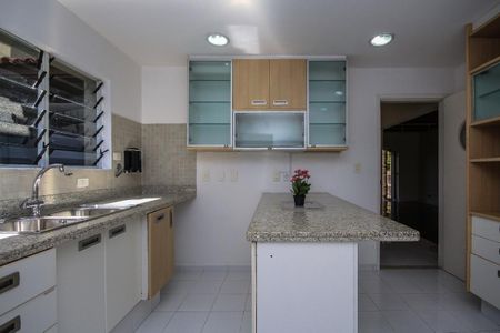 Casa à venda com 255m², 3 quartos e 3 vagas