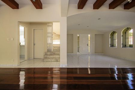 Casa à venda com 3 quartos, 255m² em Pacaembu, São Paulo