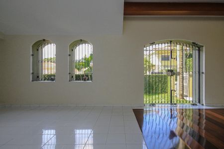 Casa à venda com 3 quartos, 255m² em Pacaembu, São Paulo