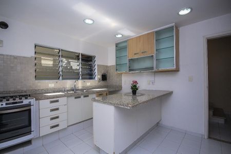 Casa à venda com 255m², 3 quartos e 3 vagas