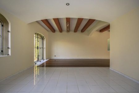 Casa à venda com 255m², 3 quartos e 3 vagas