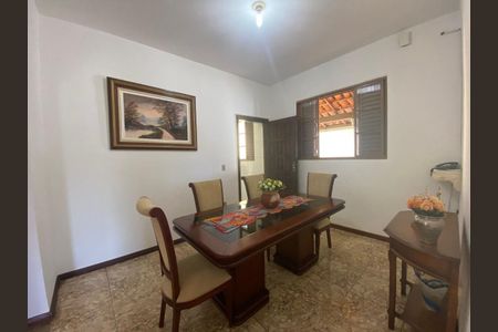 Casa à venda com 3 quartos, 180m² em Eldorado, Contagem