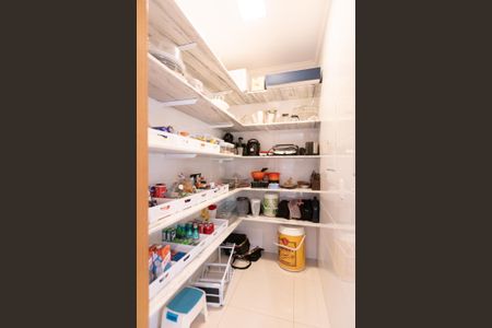 Casa à venda com 370m², 4 quartos e 2 vagas Casa à venda com 370m², 4 quartos e 2 vagasDespensa