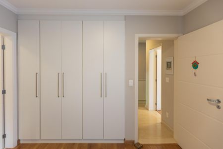 Casa à venda com 370m², 4 quartos e 2 vagas Casa à venda com 370m², 4 quartos e 2 vagasSuite 2