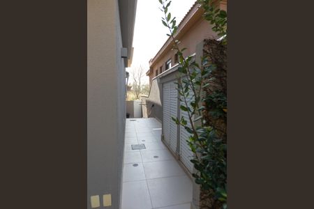 Casa à venda com 370m², 4 quartos e 2 vagas Casa à venda com 370m², 4 quartos e 2 vagasCorredor de Acesso de Serviço