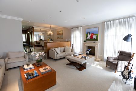 Casa à venda com 370m², 4 quartos e 2 vagas Casa à venda com 370m², 4 quartos e 2 vagasSala 1