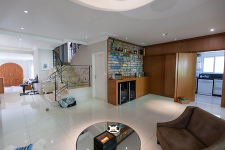 Casa à venda com 370m², 4 quartos e 2 vagas Casa à venda com 370m², 4 quartos e 2 vagasAdega