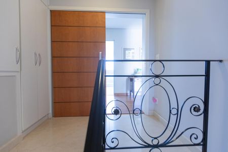 Casa à venda com 370m², 4 quartos e 2 vagas Casa à venda com 370m², 4 quartos e 2 vagasHall