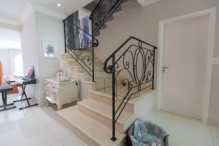 Casa à venda com 370m², 4 quartos e 2 vagas Casa à venda com 370m², 4 quartos e 2 vagasHall