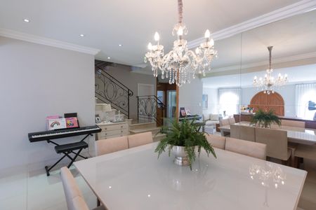 Casa à venda com 370m², 4 quartos e 2 vagas Casa à venda com 370m², 4 quartos e 2 vagasSala 2