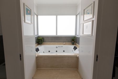 Casa à venda com 370m², 4 quartos e 2 vagas Casa à venda com 370m², 4 quartos e 2 vagasBanheiro da Suite 3
