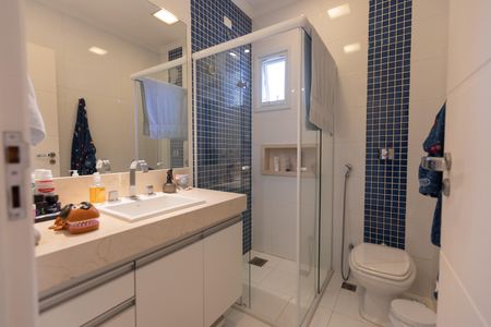 Casa à venda com 370m², 4 quartos e 2 vagas Casa à venda com 370m², 4 quartos e 2 vagasBanheiro da Suite 1