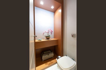 Casa à venda com 370m², 4 quartos e 2 vagas Casa à venda com 370m², 4 quartos e 2 vagasLavabo