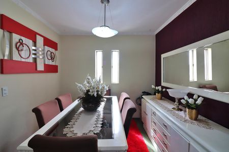 Casa à venda com 155m², 3 quartos e 4 vagasSala