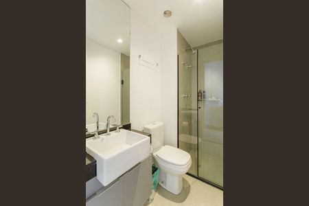 Banheiro de kitnet/studio à venda com 1 quarto, 25m² em Indianópolis, São Paulo