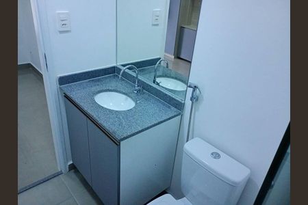 Banheiro de apartamento à venda com 1 quarto, 25m² em Campo Belo, São Paulo