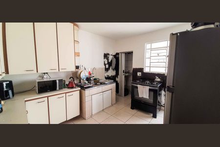 Casa à venda com 250m², 3 quartos e 4 vagas Casa à venda com 250m², 3 quartos e 4 vagasCozinha da Edícula
