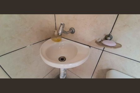 Casa à venda com 250m², 3 quartos e 4 vagas Casa à venda com 250m², 3 quartos e 4 vagasBanheiro do Quintal