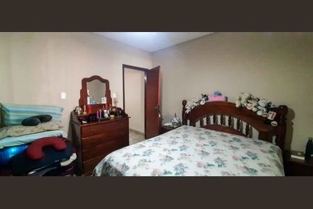 Casa à venda com 250m², 3 quartos e 4 vagas Casa à venda com 250m², 3 quartos e 4 vagasQuarto 1