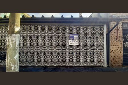 Casa à venda com 250m², 3 quartos e 4 vagas Casa à venda com 250m², 3 quartos e 4 vagasFachada da Casa