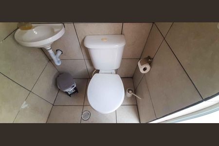 Casa à venda com 250m², 3 quartos e 4 vagas Casa à venda com 250m², 3 quartos e 4 vagasBanheiro do Quintal