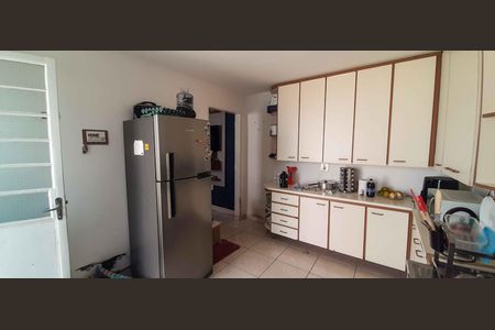 Casa à venda com 250m², 3 quartos e 4 vagas Casa à venda com 250m², 3 quartos e 4 vagasCozinha da Edícula