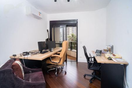 Apartamento à venda com 4 quartos, 220m² em Moema, São Paulo