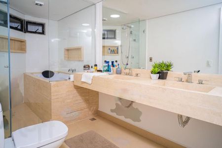 Apartamento à venda com 4 quartos, 220m² em Moema, São Paulo