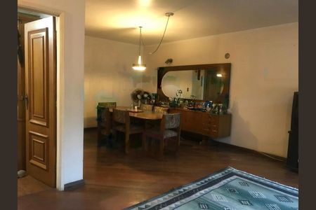 Casa à venda com 4 quartos, 237m² em Jardim Aeroporto, São Paulo