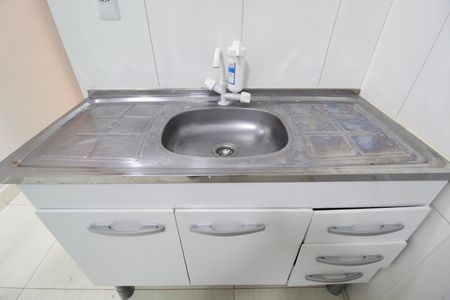Cozinha de kitnet/studio para alugar com 1 quarto, 20m² em Martins, Uberlândia
