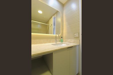 Banheiro de kitnet/studio para alugar com 1 quarto, 30m² em Indianópolis, São Paulo