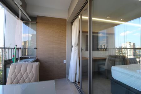 Varanda de kitnet/studio para alugar com 1 quarto, 30m² em Indianópolis, São Paulo