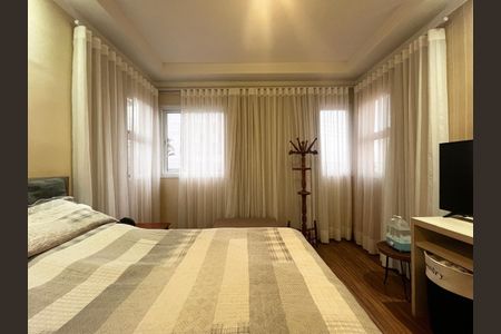 Casa de condomínio à venda com 193m², 4 quartos e 4 vagasSuíte