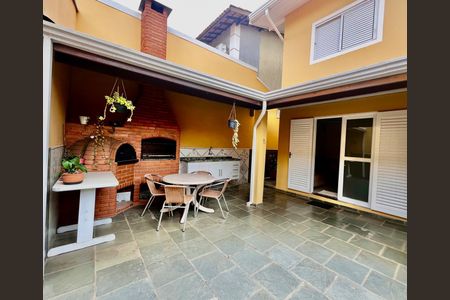 Casa de condomínio à venda com 193m², 4 quartos e 4 vagasÁrea externa