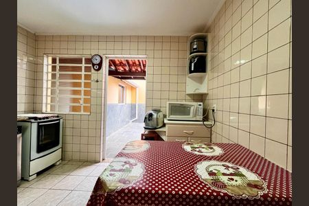 Casa de condomínio à venda com 193m², 4 quartos e 4 vagasCozinha