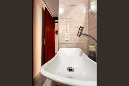 Casa de condomínio à venda com 193m², 4 quartos e 4 vagasLavabo