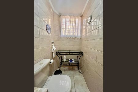 Casa de condomínio à venda com 193m², 4 quartos e 4 vagasLavabo